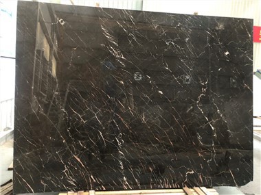 Azulejos de mármol marrón