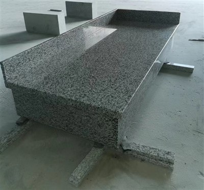 Encimeras de granito gris con placa para salpicaduras
