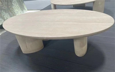 Mesa de comedor de travertino
