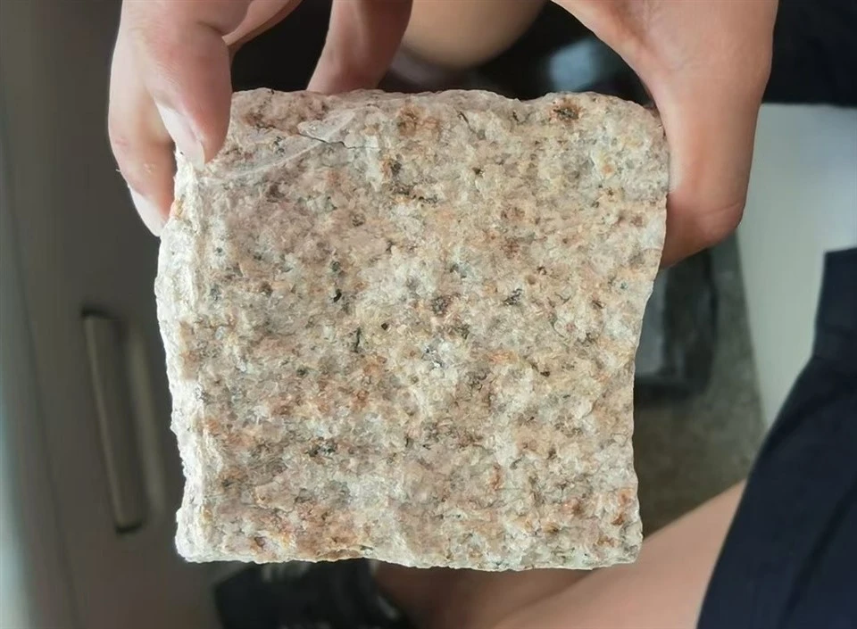 SJ Yellow granite cubes 100x100x100mm