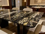 Granito negro con vetas doradas para un diseño de interiores de lujo