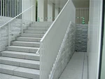 Enormes escalones de piedra para caminos de jardín