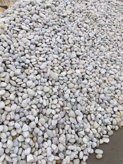 Guijarro blanco al aire libre